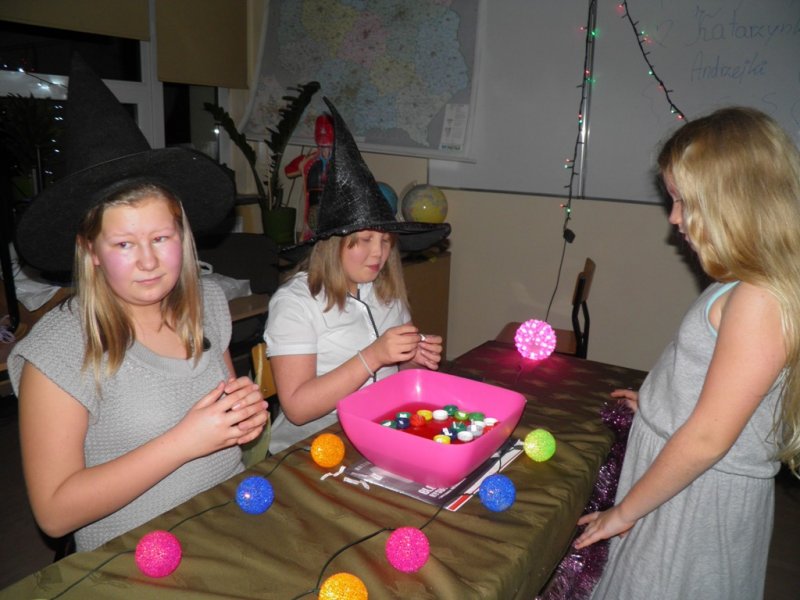 Zabawa andrzejkowo - integracyjna SP